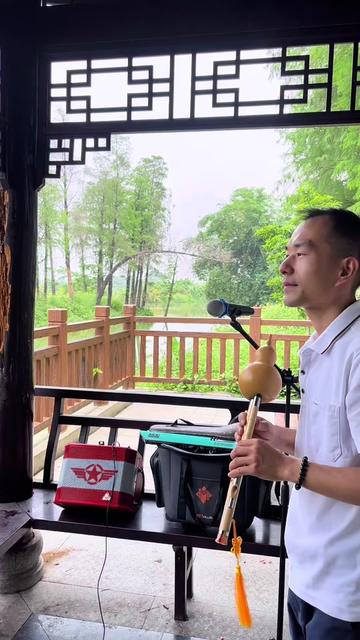 三十年了…当葫芦丝吹响起仿佛就在昨天